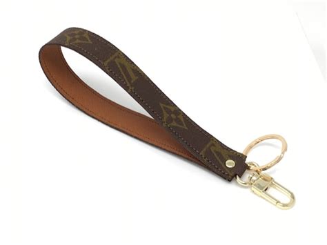 louis vuitton wristlet strap